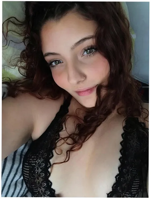 18F i weget shy when someone really sees me Thumbnail