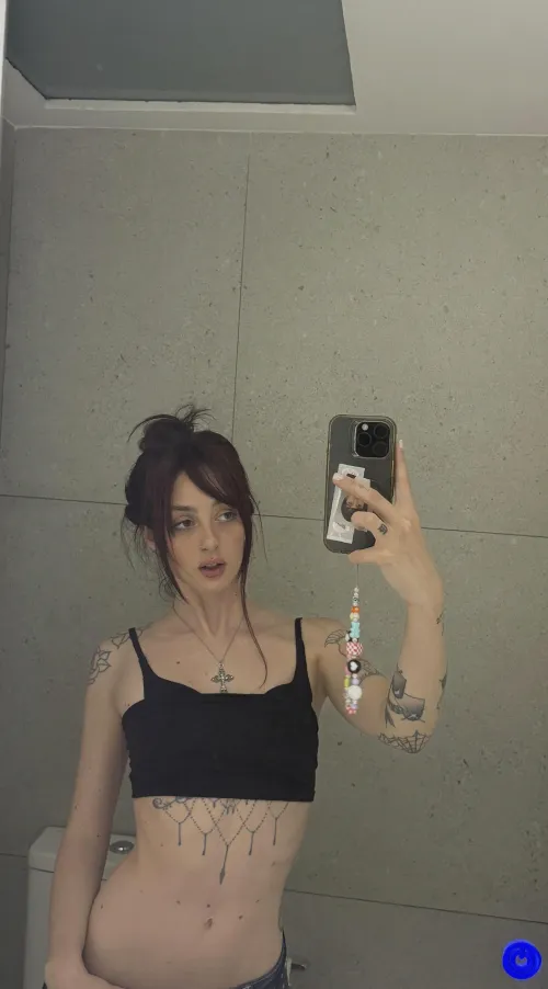 19 F Looking for fun/fwb vibes if you’re close enough to link - talk on lnstgm: lunarumes Thumbnail