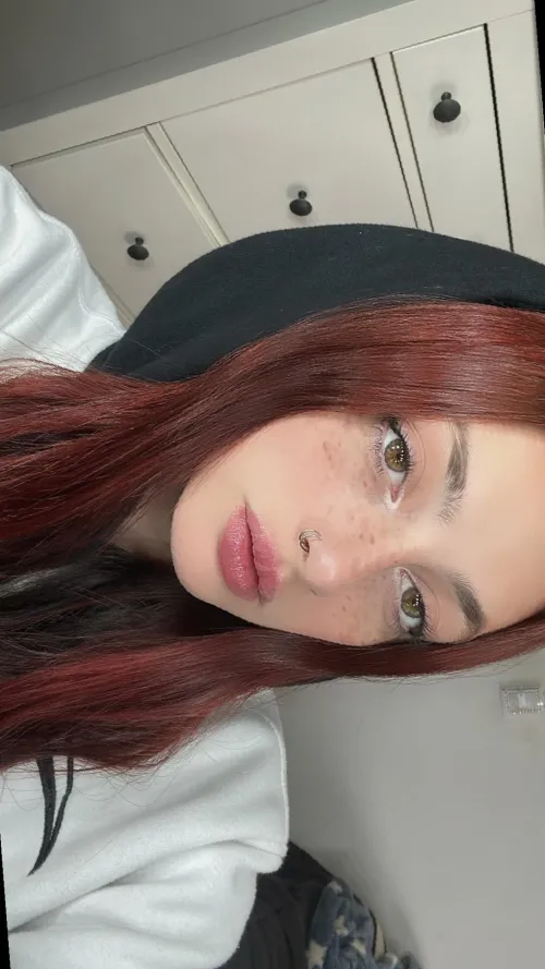 19 F4M - Anyone nearby down to host? - slide in on lg: lunarumes Thumbnail