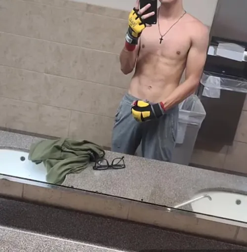 20M Oahu looking for a FWB Thumbnail