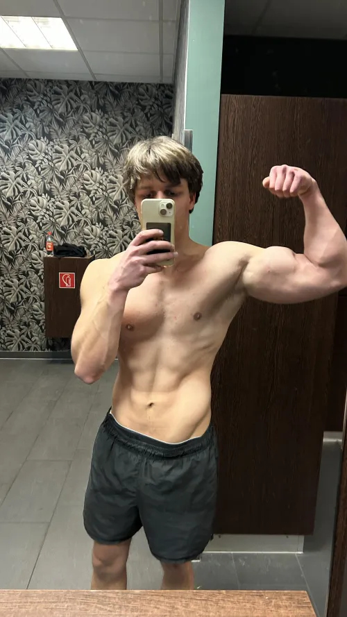 (20)Would you wrestle me? Thumbnail