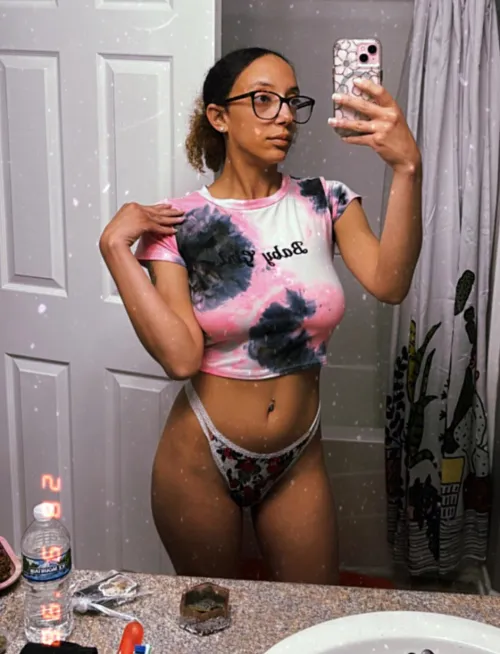 28f black + white Thumbnail