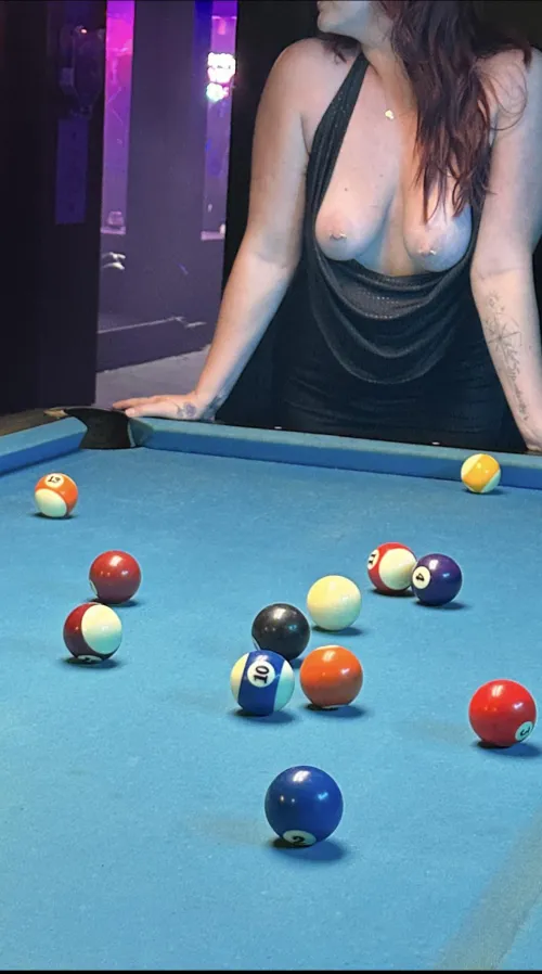 30f 49m big island - anyone know where we are playing pool 😈 Thumbnail