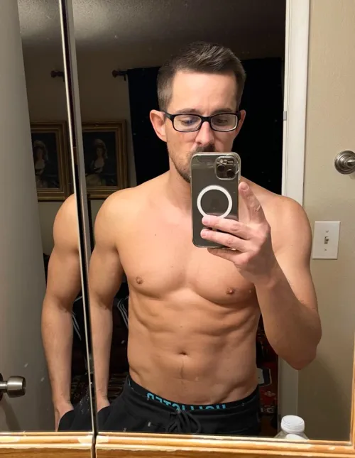 38 [M4F] fit white guy looking for slim Asian woman Thumbnail