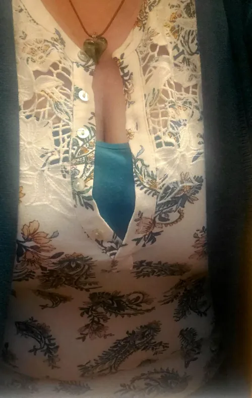 39f At work with my mind in the gutter. Thumbnail