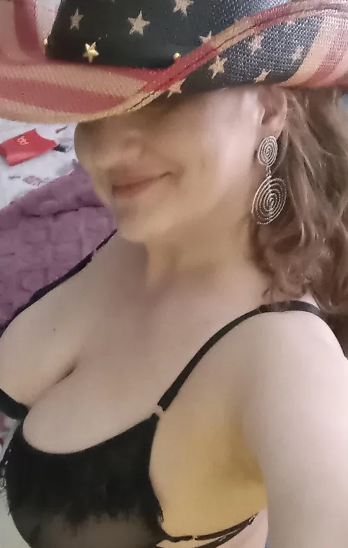 [50] female throw back pic new pics comming soon 😘 Thumbnail