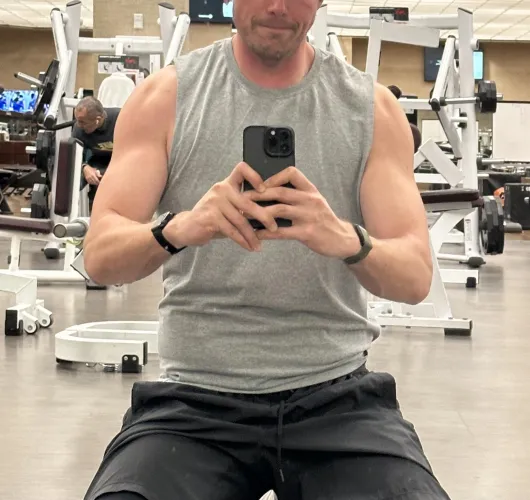 6’6” 35M4F Sensual Pleasure Dom Looking for My Petite Sub Thumbnail