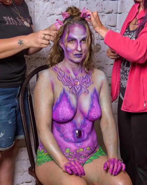 A work of bodypaint art in progress. Nearly three hours of painting! Thumbnail