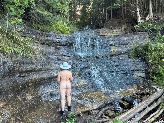 Alger Falls 💦 Munising Michigan Thumbnail