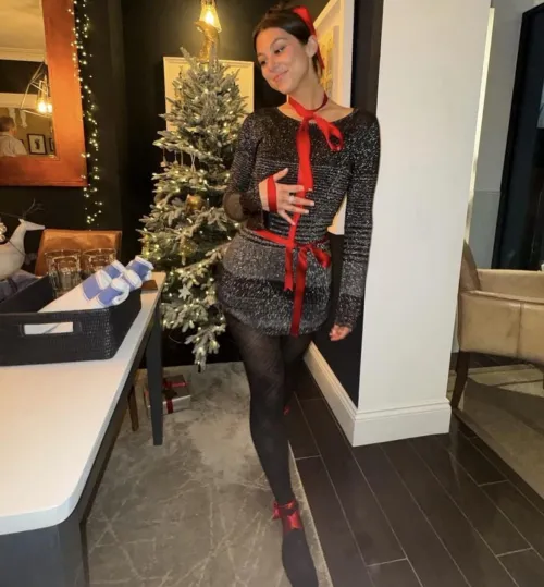 Always weak for her in nylons Thumbnail