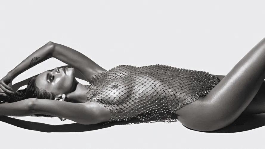 Anastasia - Mavrin B&W - 3840x2160 Thumbnail