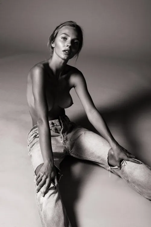 Angela, by Benjamin Vingrief Thumbnail