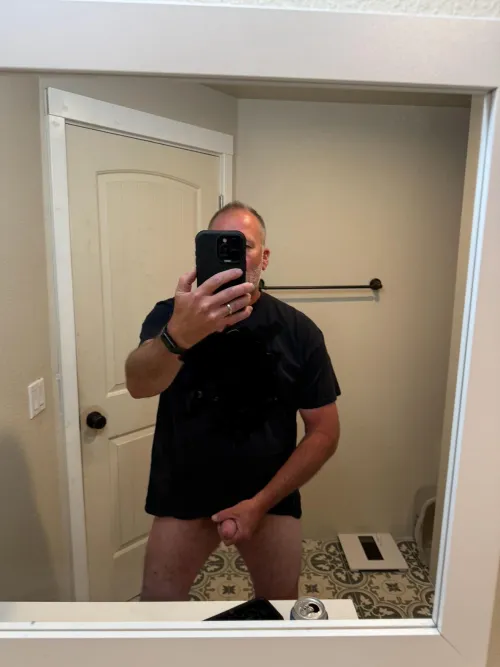 Any females at Fairmont Hot Springs this weekend want to have a quickie on the side? Thumbnail