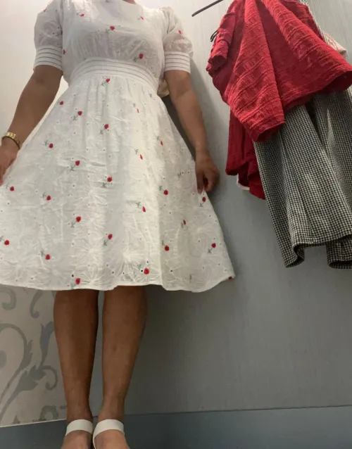 Any one looking to trade pics of wife and jerk off? 31yo wife Thumbnail