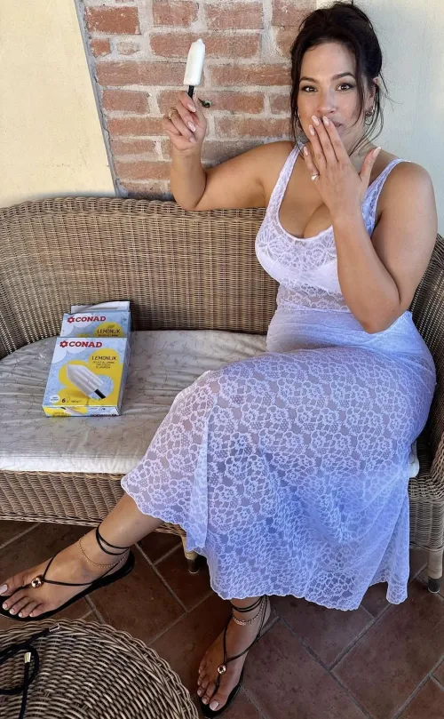 Ashley’s big huge pretty feet Thumbnail