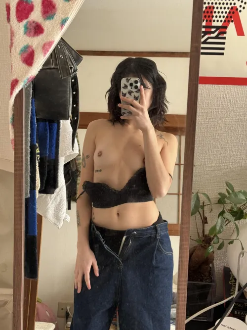 Baggy jeans have got to be the comfiest kind of pants. Thumbnail