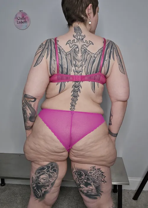 BBW with hips almost twice the size of my waist Thumbnail