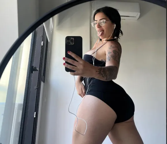 Be honest… are these yoga pants too distracting? Thumbnail