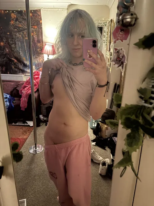 Bored and without my ring light😿 Thumbnail