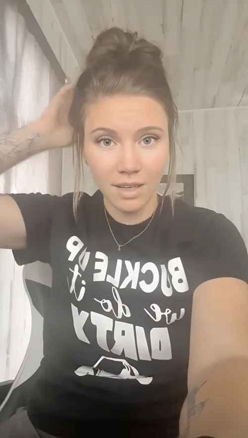 Can I send you nudes… even if you’re married? Yes or no 🔥 Thumbnail