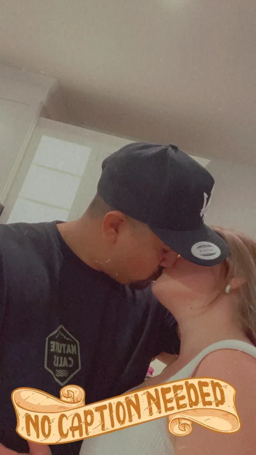 Couple 29 In Playa Feb-12-18 Thumbnail