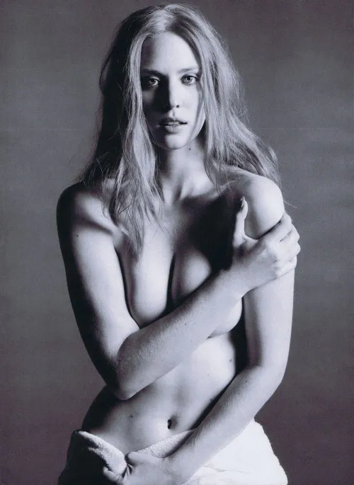 Deborah Ann Woll Thumbnail