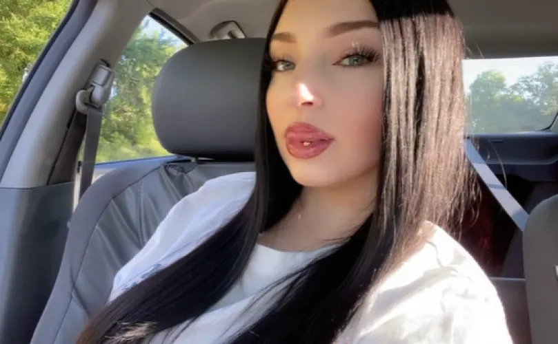 Did your girlfriend send you nudes today or should I? Thumbnail