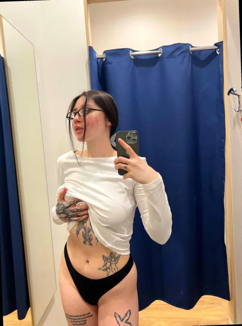 do I classify as a pretty lady? Thumbnail