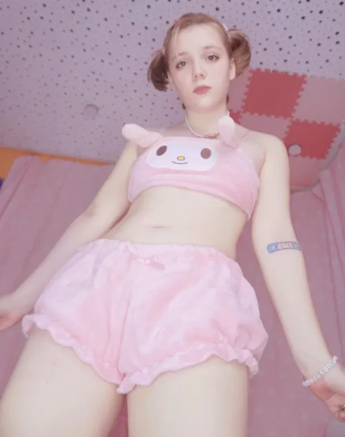 Do I look like the face on my top? Thumbnail