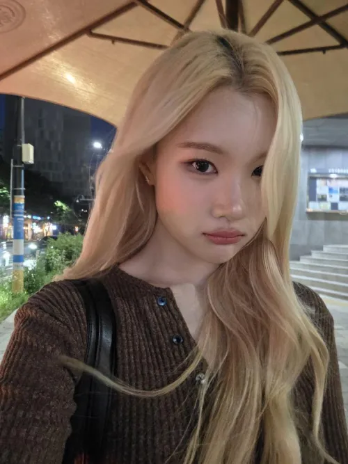 do i look like the type u’d keep as your secret fucktoy? :3 Thumbnail