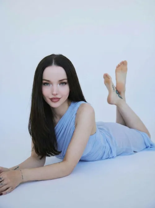 Dove Cameron the pose Thumbnail