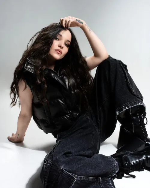 Dove is a beautiful goddess Thumbnail