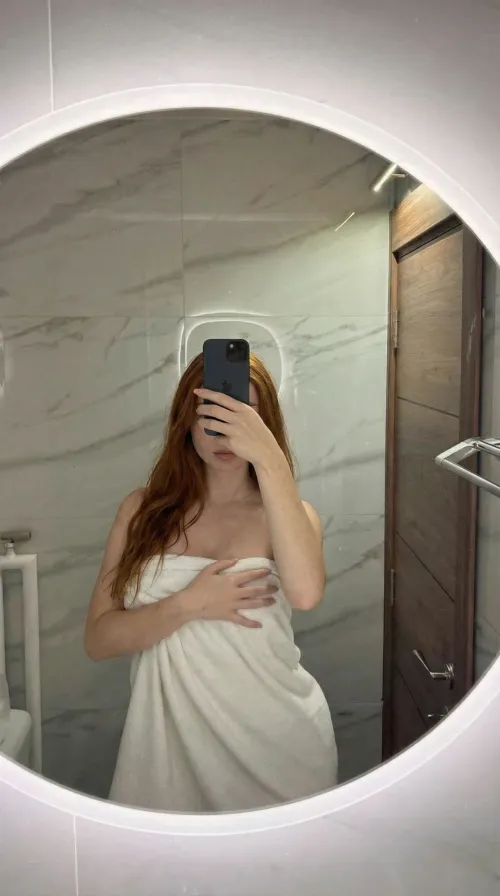 Dropping my towel, kneeling then sucking ur cock  Thumbnail