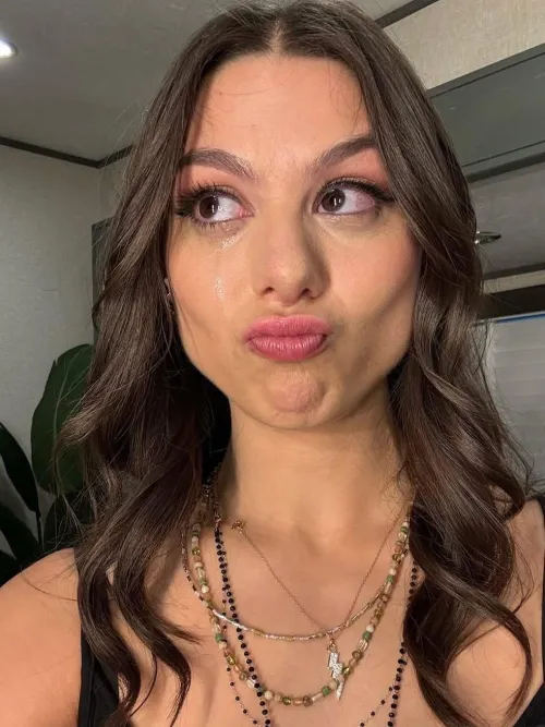 Emotional Kira Thumbnail