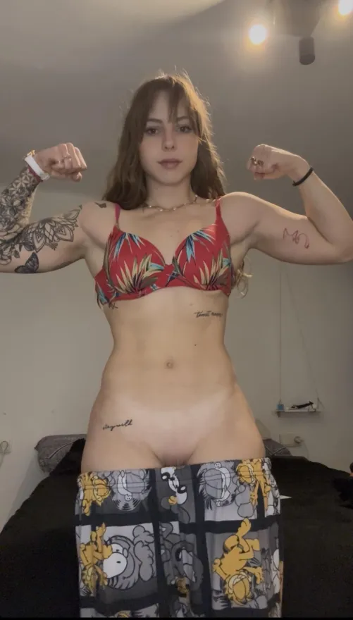 Ever had an muscle mommy before ?? If not can I be ur first Thumbnail