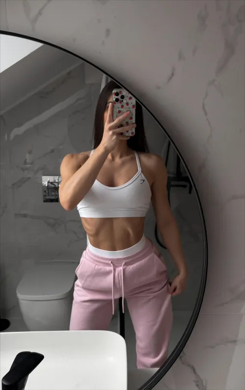 fit and strong Thumbnail