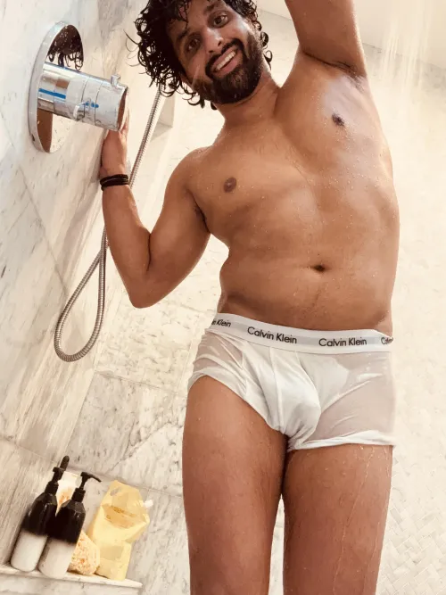 Fun in the shower Thumbnail