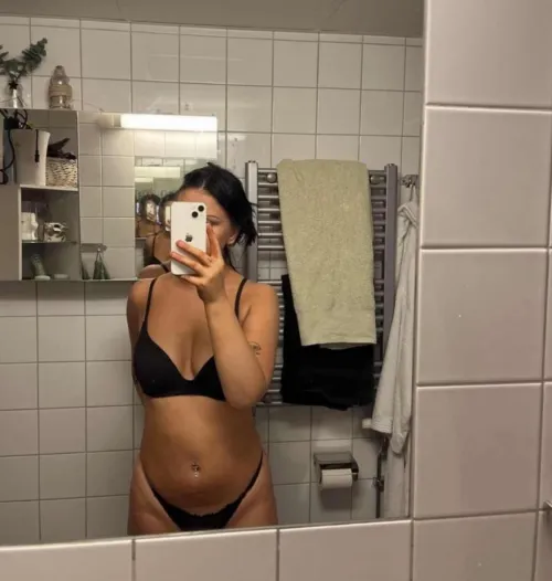 Gillar du o slicka emo brudar? 🖤 Thumbnail