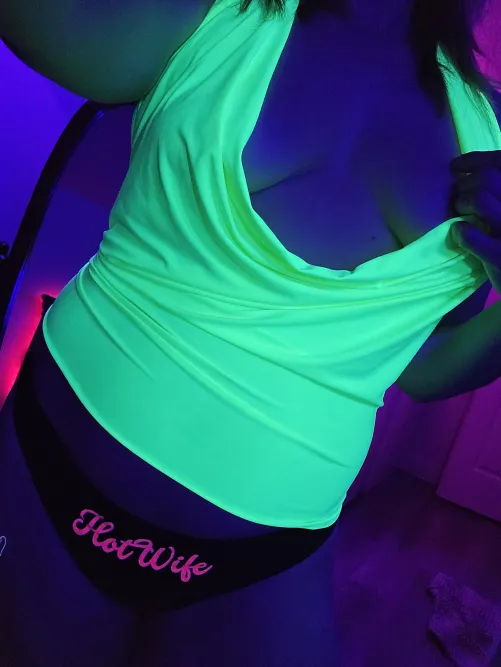 Glowing naughty! Thumbnail