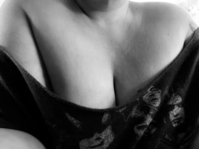 Guess I’m in the mood to be a distraction today Thumbnail