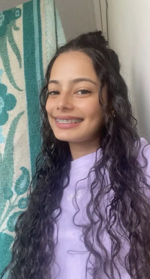 Guys my age don't seem to notice me, do older guys find me attractive? Thumbnail