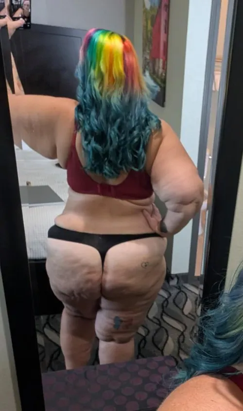 Happy Hump Day! 🍑 [F] Thumbnail