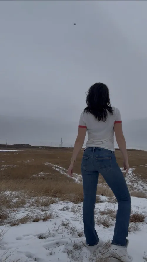 Having long legs enhances tight jeans! Thumbnail