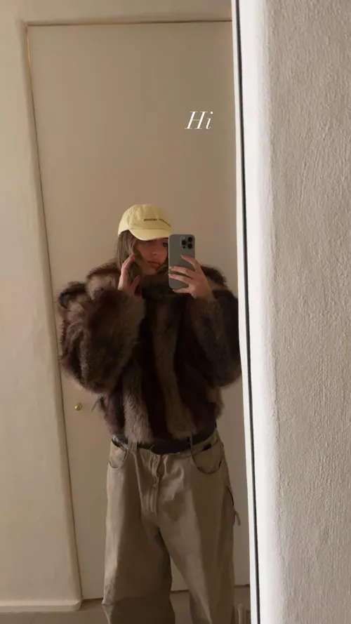 “Hi” IG selfie story 12/13/2025 Thumbnail