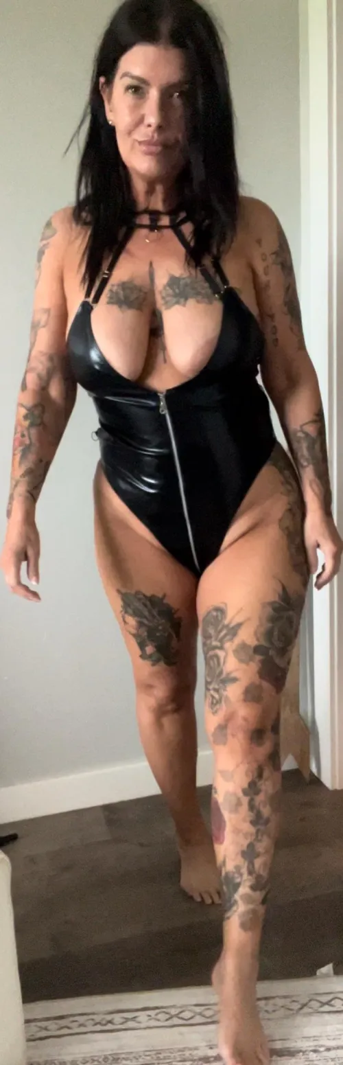 Hoping this leather doesn’t come off too submissive Thumbnail