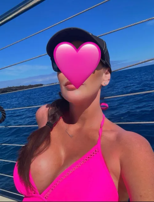 Hot pink. Cold champagne.  One seat left—if you know how to match the energy 🫦 Thumbnail