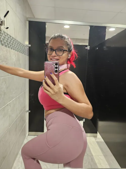 I absolutely adore these leggings Thumbnail