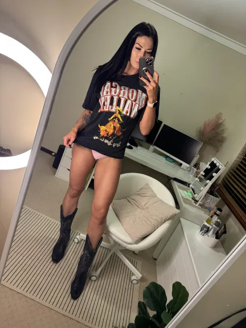 I enjoy men who take me out on first dates. Thumbnail