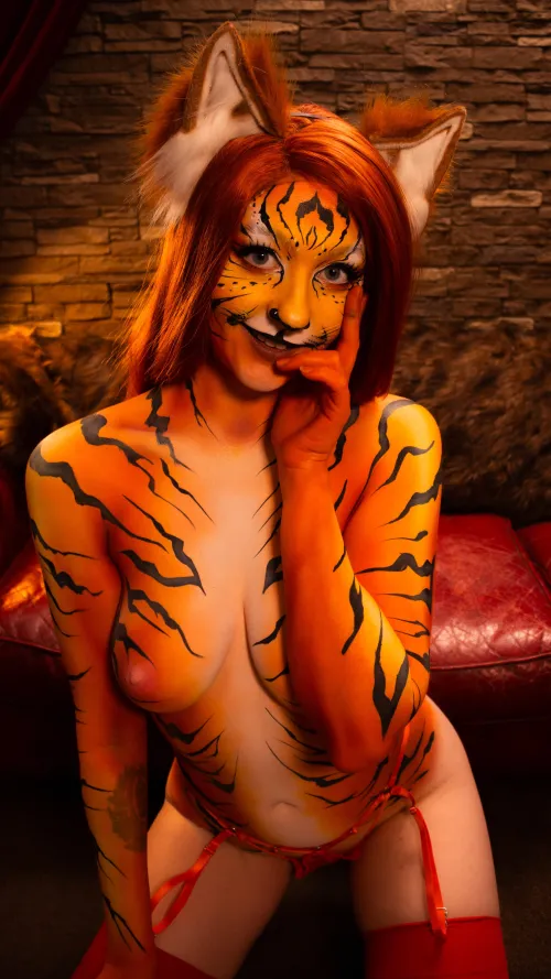 I hope you like this Tiger design I body painted on myself! (Em Yang) Thumbnail