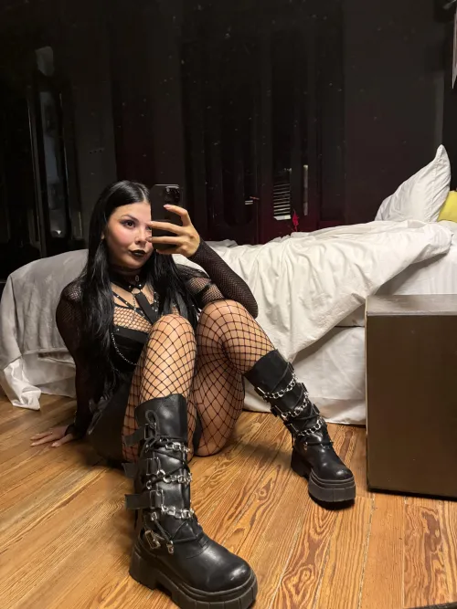 I know you want to be between my legs Thumbnail